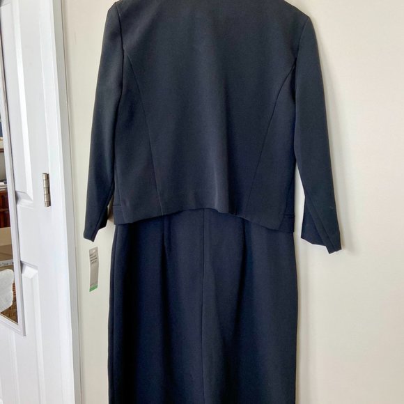 NEVER BEEN WORN Studio One Women's Red & Black Dress & Blazer Set [8] - Picture 12 of 12